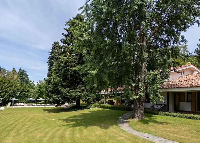 Italian Lakes With Heated Pool Villa