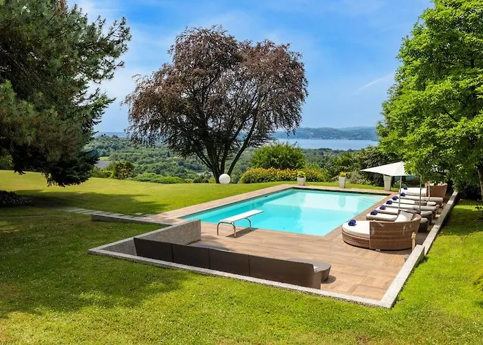 Italian Lakes With Heated Pool Villa
